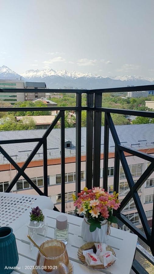 Студия В Центре Города, В «Золотом Квадрате» อัลมาตี ภายนอก รูปภาพ